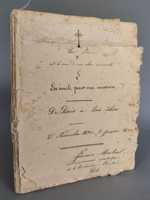 un gros plan d'un morceau de papier sur lequel on a écrit