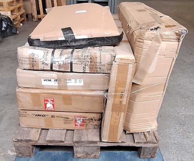 103 / Lot divers d'environ 133 kg de meubles de marque …