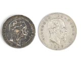 une ancienne et une nouvelle pièce d'un dollar sur fond blanc