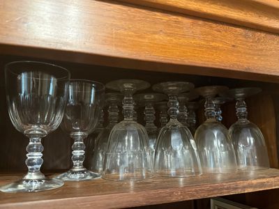 Une douzaine de verres anciens