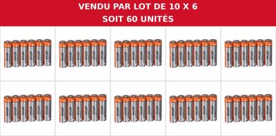 un tas de piles empilées les unes sur les autres sur une surface blanche