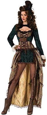 une femme portant une robe verte et dorée, avec un haut noir et des bas noirs