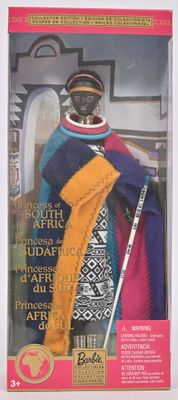 poupée Barbie représentant une femme noire vêtue d'un costume traditionnel et tenant une canne