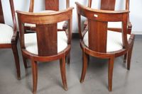 Suite de huit chaises à dossier gondole en acajou et placage… (photo 4)