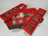 many spoons and spoon spoons in a red box