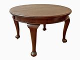 une image d'une table en bois sur fond blanc