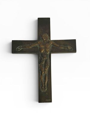 une image représentant une croix sur laquelle est représenté Jésus, sur fond blanc