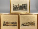 trois reproductions encadrées représentant une scène de chasse avec un cheval et des chiens de chasse