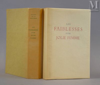 deux livres posés l'un sur l'autre devant un fond gris