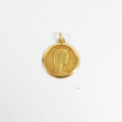 l'image d'une pièce d'or sur laquelle figure le visage d'une femme