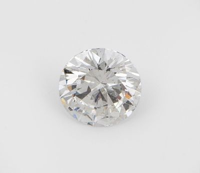 un diamant rond à la taille brillante sur fond blanc