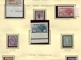 Il y a de nombreux types de timbres différents sur cette feuille de papier