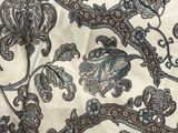 une image montrant un gros plan d'un tissu à motifs