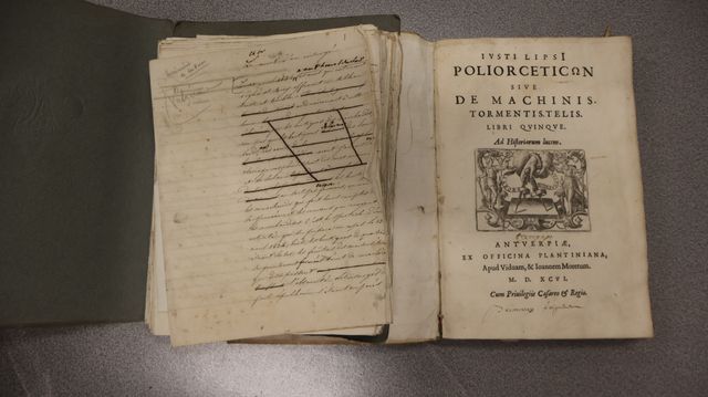Livre en latin 1596 ; manuscrit 19ème