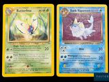 deux cartes Pokémon posées l'une sur l'autre