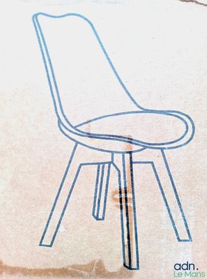 le dessin d'une chaise sur un morceau de carton