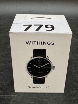 La boîte de la montre est posée sur la table.