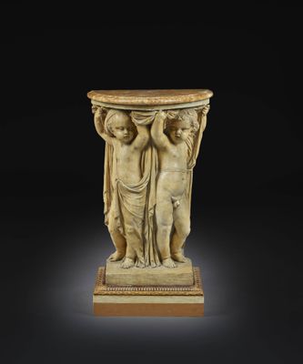 un socle en marbre surmonté de deux figures tenant un vase