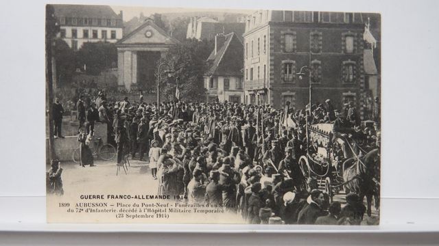 GFA : PM 1899. Aubusson. Place du Pont-Neuf. Funérailles d’un sol...