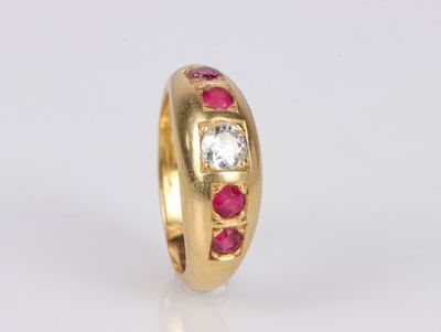 Bague jonc en or sertie d'un diamant calibrant environ 0,25 carat et d