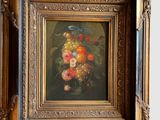 une photo d'un tableau représentant des fruits, dans un cadre doré