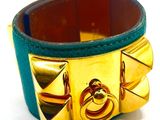 bracelet à manchette en cuir orné de clous dorés et d'un ruban en cuir turquoise