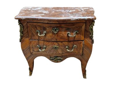 Commode de maitrise galbée en bois de placage et en marquete…