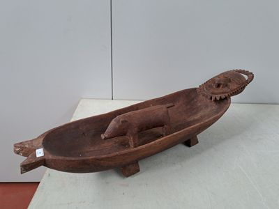 Pacifique Grande coupe libatoire en bois sculpté à décor d'u…