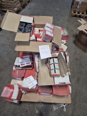 Lot de matériel électrique Legrand (interrupteurs, disjoncte…