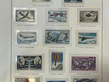 une photo d'une photo d'une collection de timbres