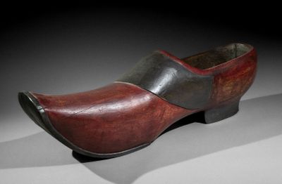 an old wooden clogger with a red and black color scheme
