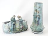 deux vases placés l'un à côté de l'autre