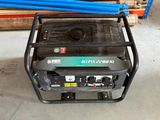un générateur électrique posé sur un tas de bois