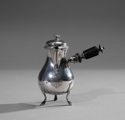 Petite verseuse tripode en argent uni de forme balustre de s… - Photo 1