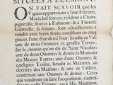 un vieux livre écrit posé sur une table