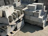a pile of concrete blocks sitting on a pallet
