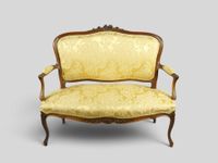 Banquette en bois de style Louis XV.