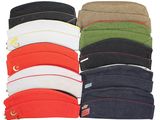 six chapeaux de couleurs différentes empilés les uns sur les autres
