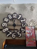 2 appliques modernes à 1 ampoule ; pendulette murale ; 4 enc…