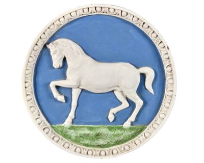 une image représentant un cheval blanc sur un fond bleu et vert
