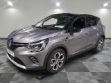 le nouveau renault c - cross suv est garé dans un showroom