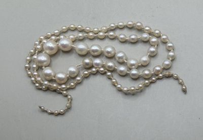 Rang de 93 perles supposées fines en chute, diamètre perle c… - Photo 1