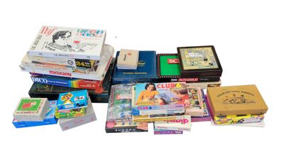 IMPORTANT LOT de jeux d'enfant, jeux de société comprenant n…