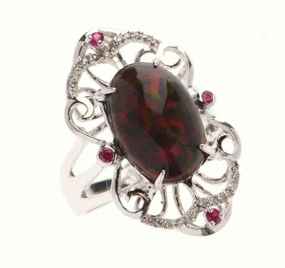 BAGUE en or gris 750 °/°° centrée d'une opale noire en caboc…