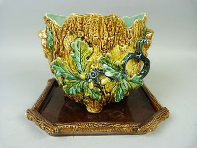 a vase that has a bunch of flowers inside of it