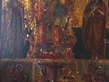 une image d'une peinture représentant un groupe de personnes devant un bâtiment