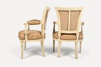 Paire de fauteuils en bois mouluré sculpté et laqué beige, l… (photo 2)