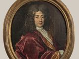un portrait ovale représentant un homme vêtu d'une robe rouge