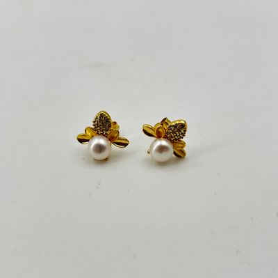 Paire de boutons d'oreilles en métal doré stylisant des abei…