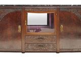 une armoire en bois surmontée d'un miroir